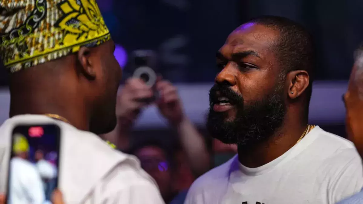 Jon Jones face à Francis Ngannou 