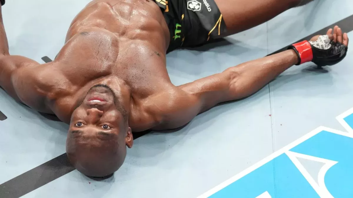 Kamaru Usman souffre des genoux depuis de nombreuses années. 