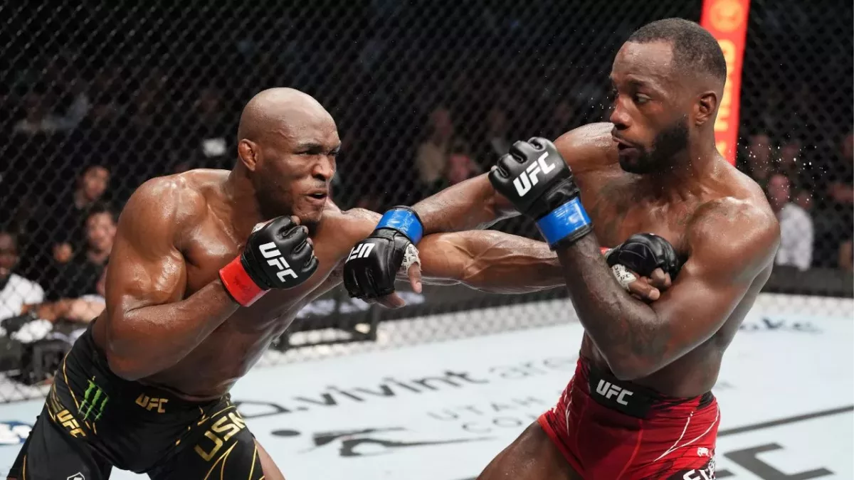 Leon Edwards et Kamaru Usman lors de l'UFC 278. 