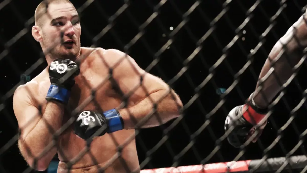 Sean Strickland dans la cage de l'UFC