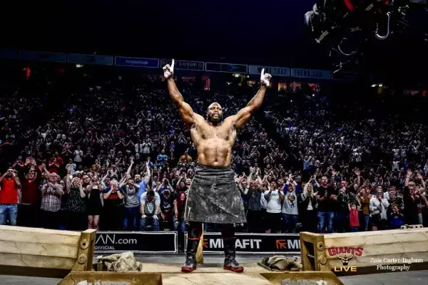 Mark Felix - 1m93/144kg - Anglais