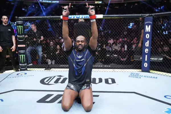 Champion poids lourd : Jon Jones
