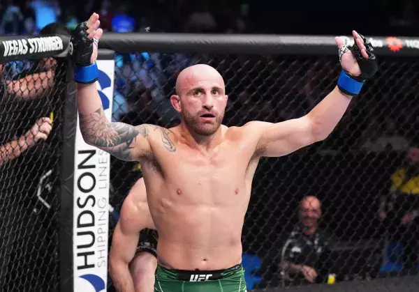 Champion poids plume : Alexander Volkanovski